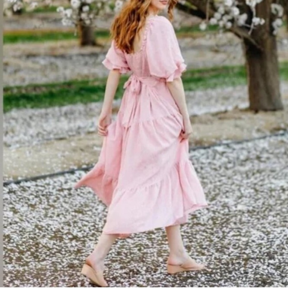 Morning Lavender 'Paige' Pink Puff Sleeve
Midi Dress - Small
